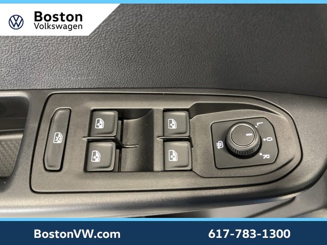 Used 2025 Volkswagen Taos SE image 24