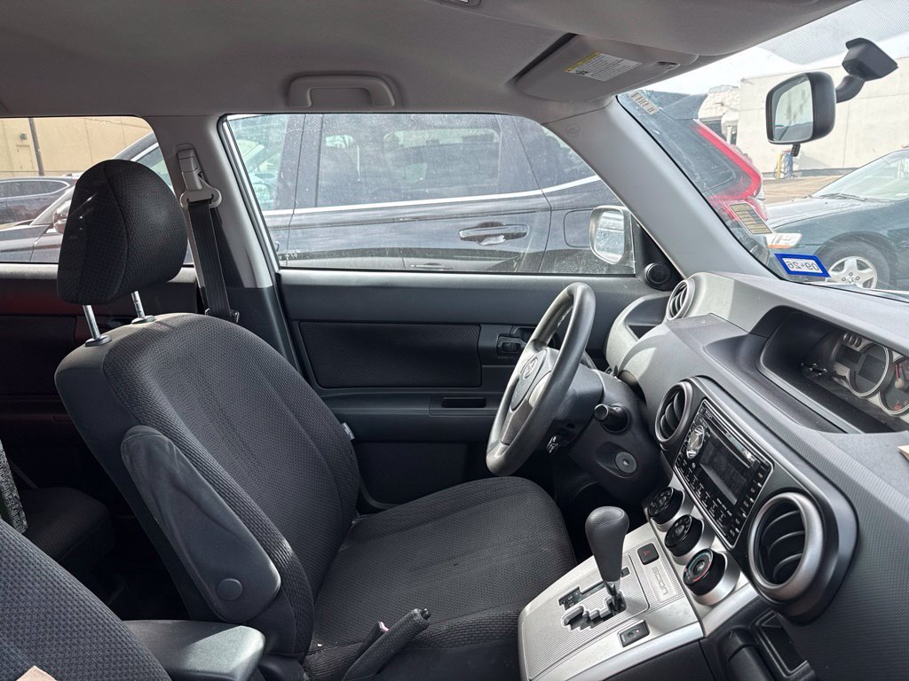 Used 2008 Scion xB FWD image 4