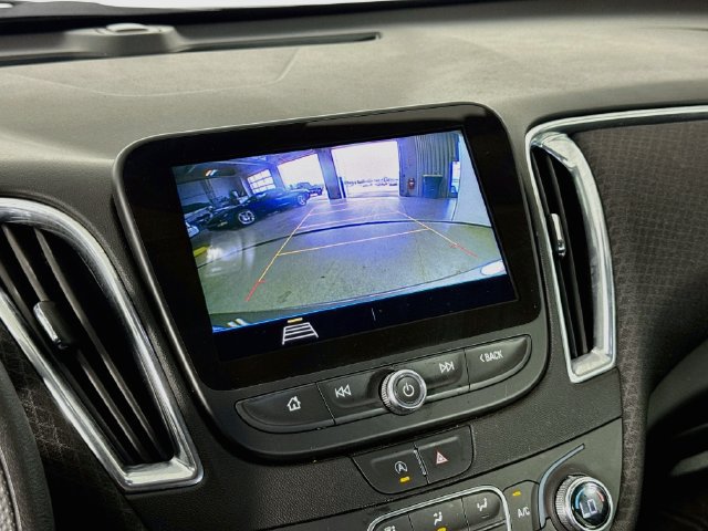 Used 2020 Chevrolet Malibu LT FWD image 16