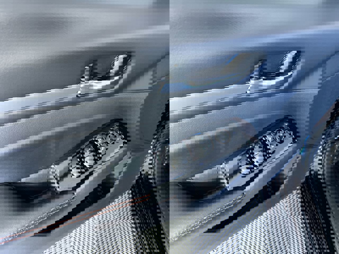 Used 2025 Nissan Altima 2.5 SR image 13