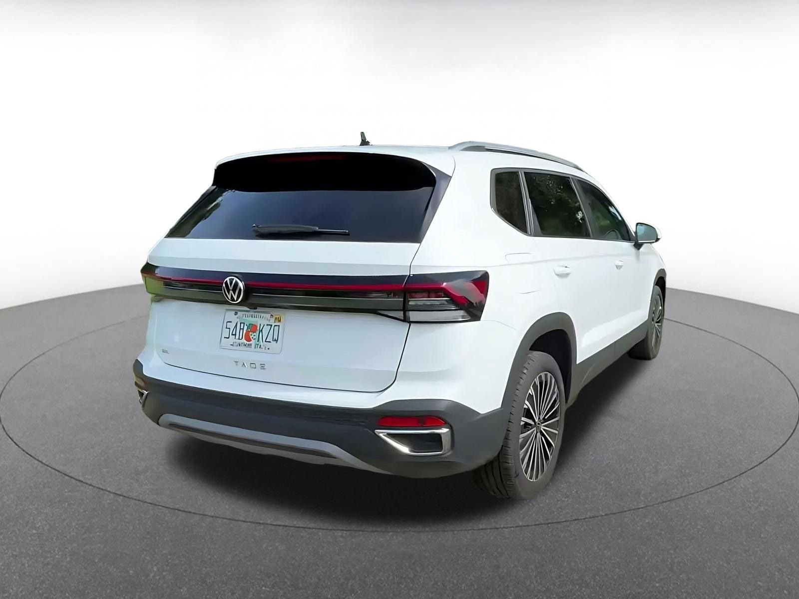 Used 2025 Volkswagen Taos SE FWD image 13