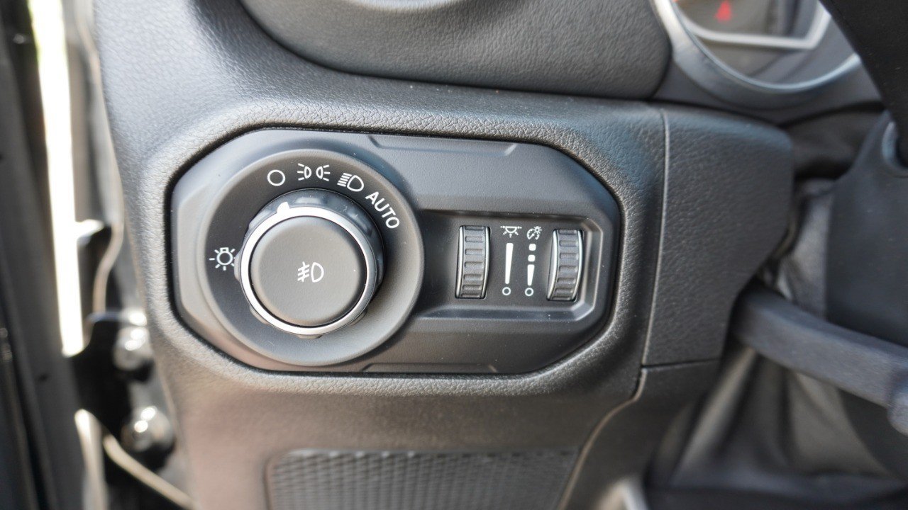 Used 2019 Jeep Wrangler Unlimited Sahara w/ Quick Order Package 24M Moab AWD/4WD image 23