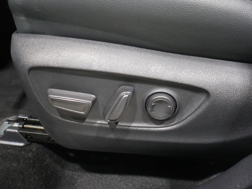 Used 2025 Toyota Grand Highlander AWD image 10