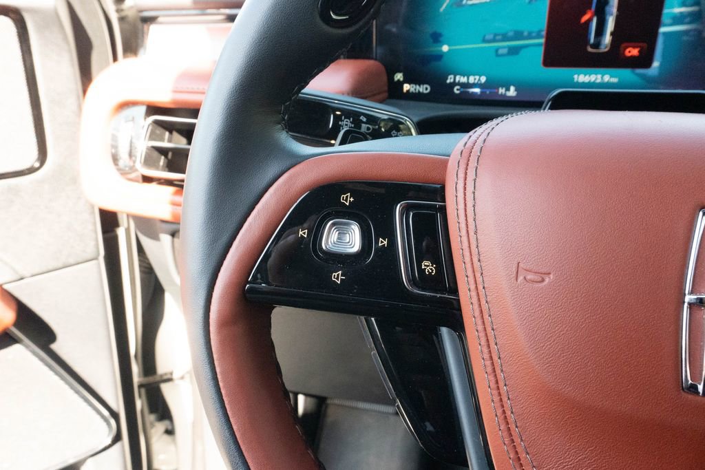 Used 2025 Lincoln Aviator Reserve w/ Illumination Package RWD image 22