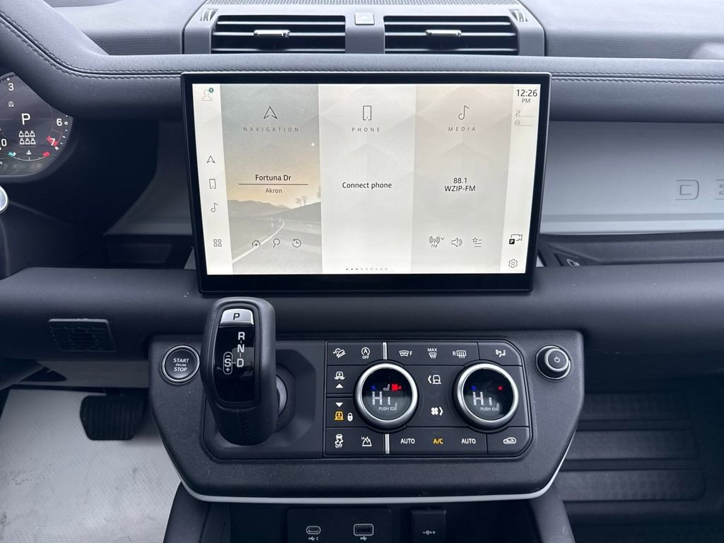 New 2024 Land Rover Defender 130 S image 19