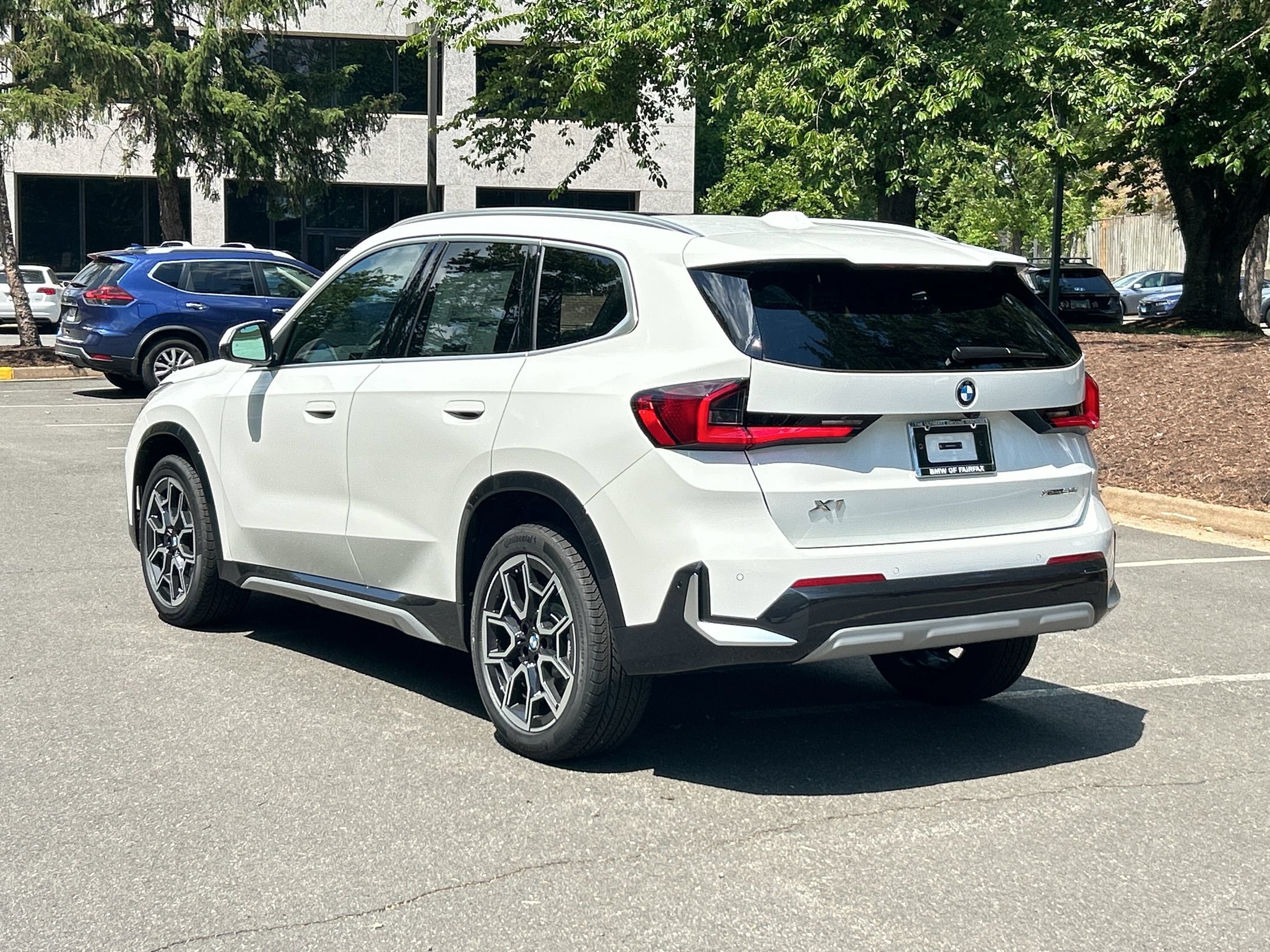 Used 2026 BMW X1 xDrive28i w/ Technology Package AWD/4WD image 3