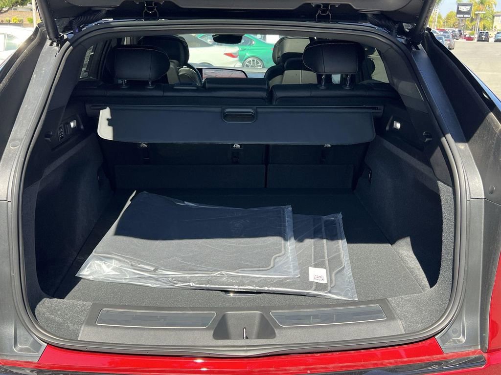 New 2026 Cadillac Lyriq V image 31