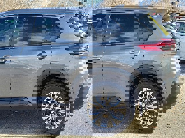 Used 2022 Nissan Rogue SV image 6