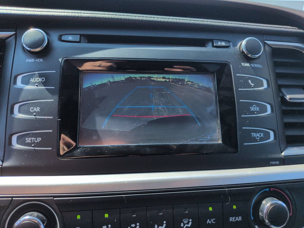 Used 2014 Toyota Highlander LE FWD image 21