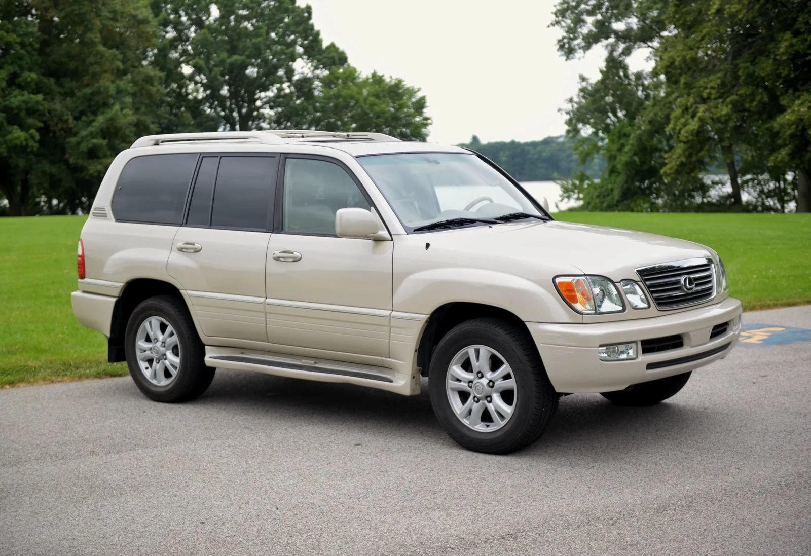 Used 2005 Lexus LX 470 4WD image 2