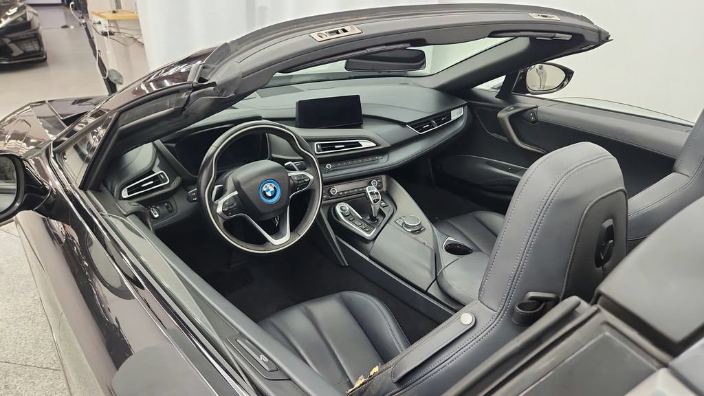 Used 2019 BMW i8 Roadster AWD/4WD image 17