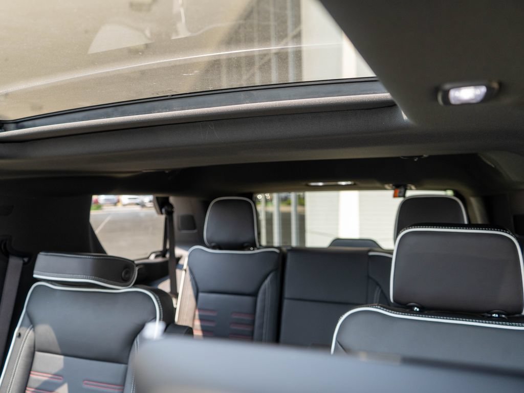 New 2026 GMC Yukon AT4 Ultimate AWD/4WD image 13