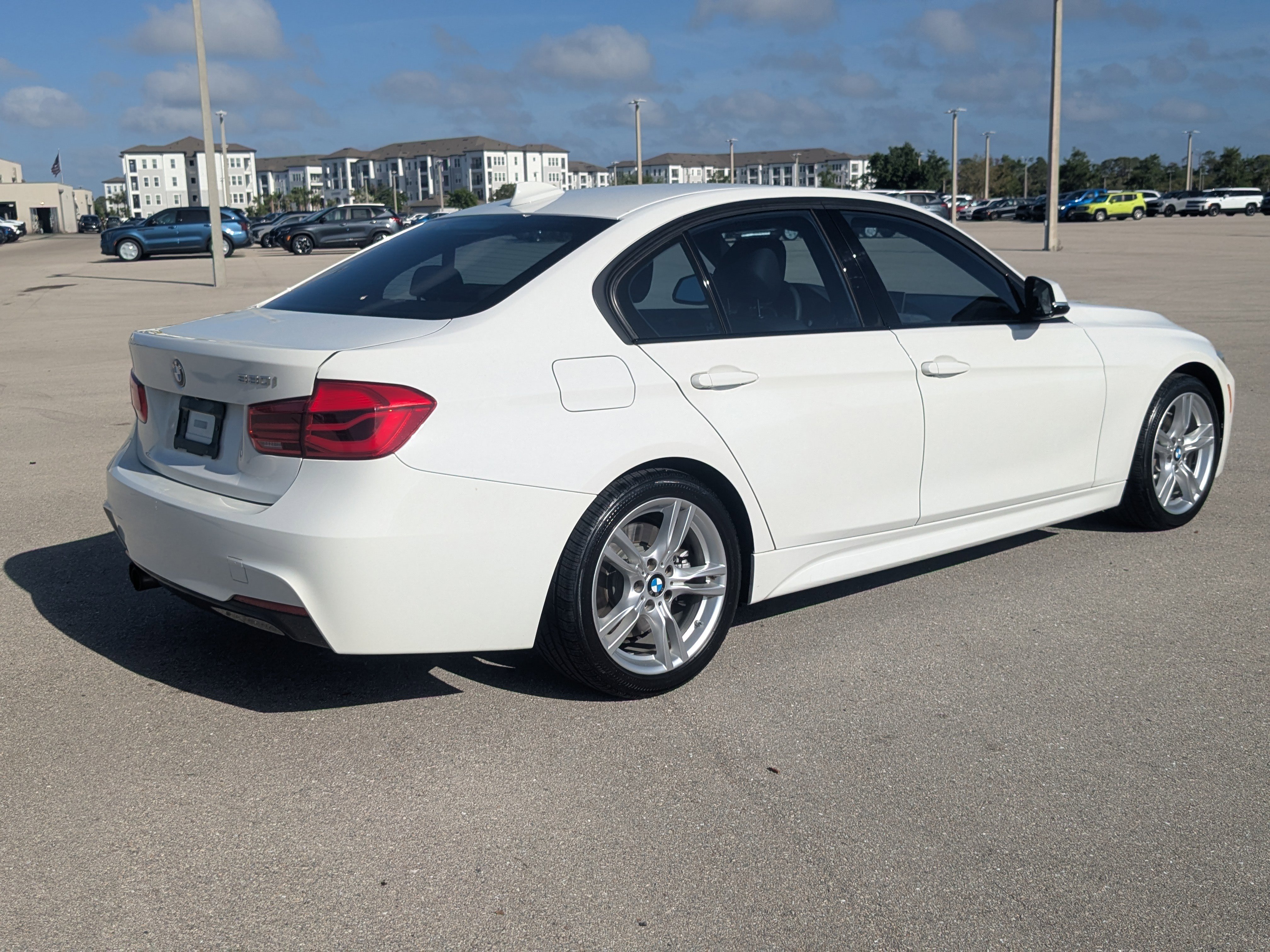 Used 2018 BMW 330i Sedan w/ M Sport Package image 5