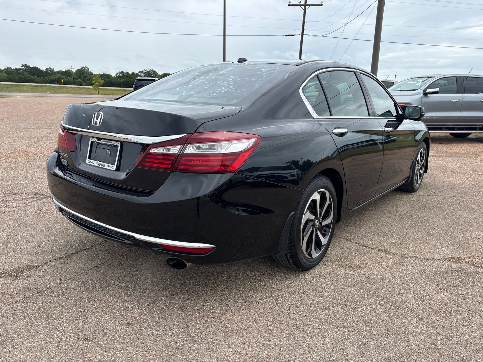 Used 2017 Honda Accord EX-L image 6