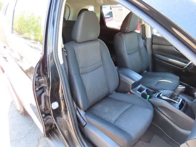 Used 2018 Nissan Rogue SV AWD/4WD image 16