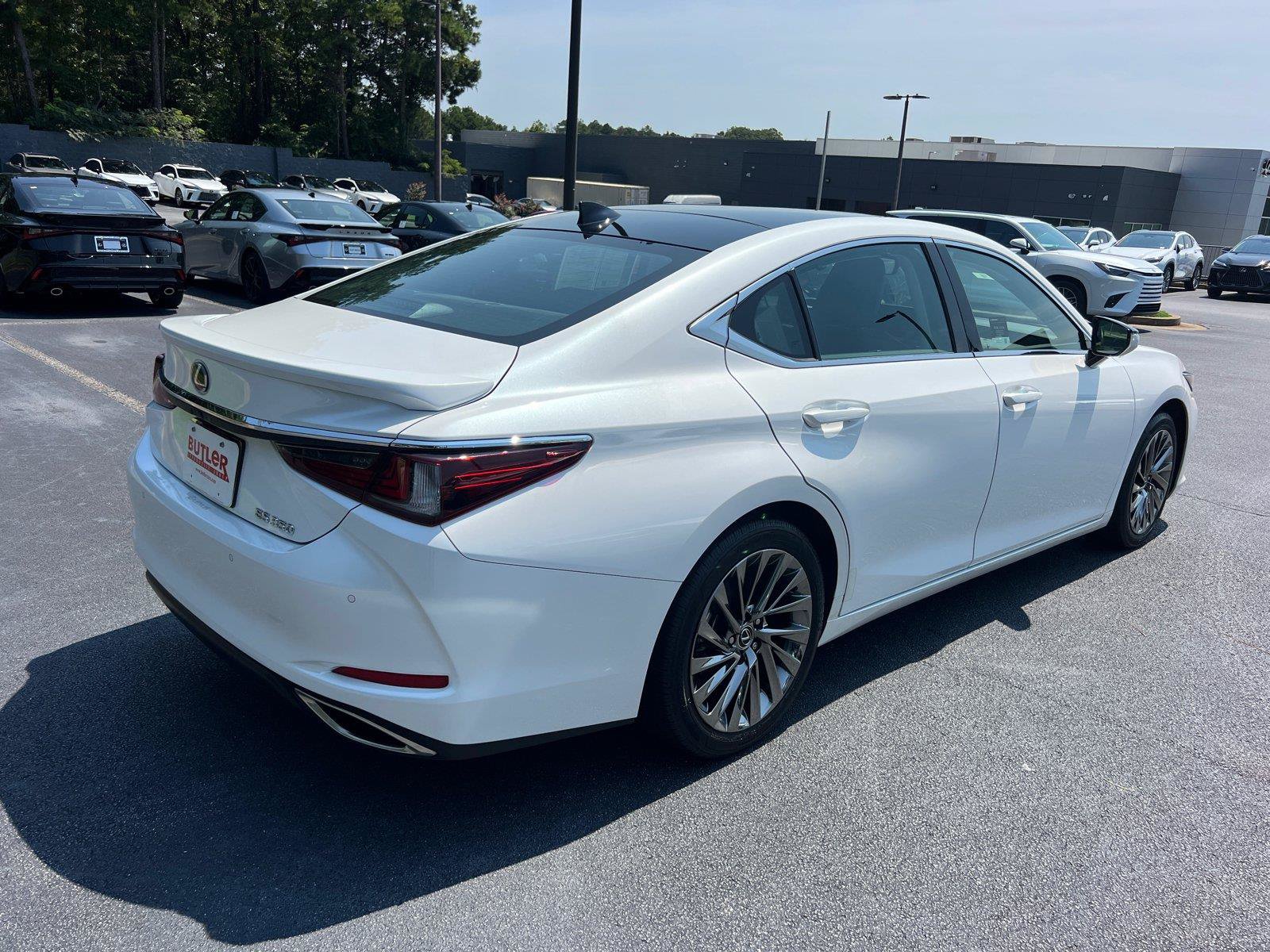 Certified 2024 Lexus ES 350 Ultra Luxury w/ Accessory Package (Z2) FWD image 5