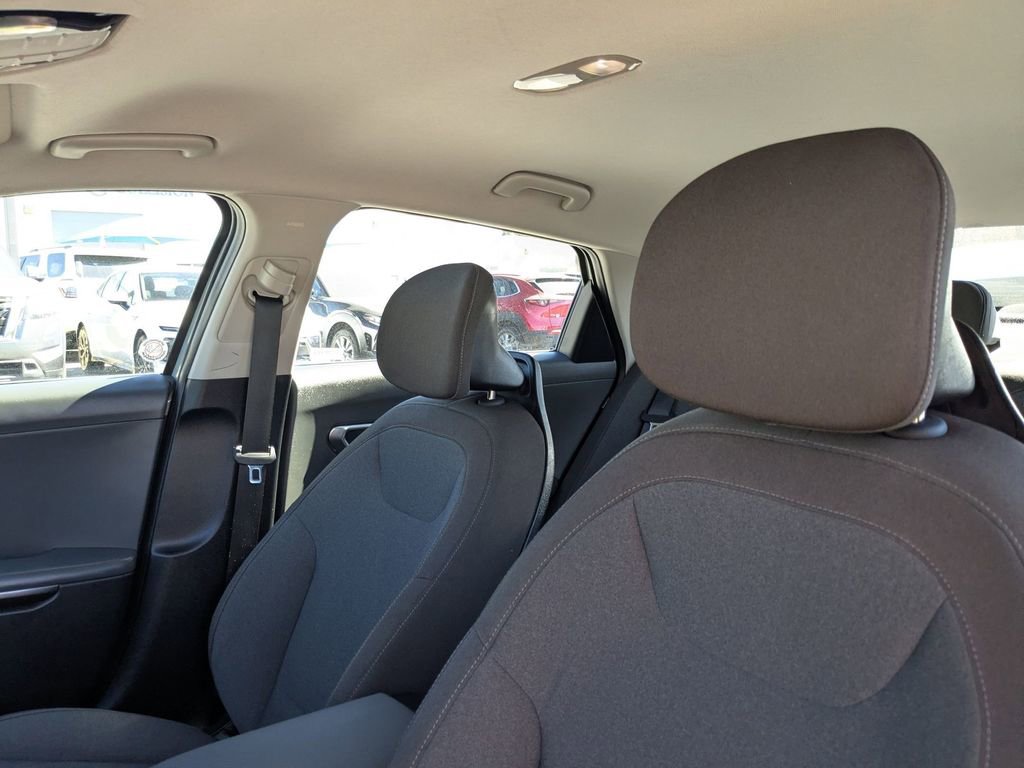 Used 2025 Kia K4 LXS image 23