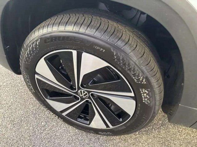 Certified 2026 Volkswagen Taos SE image 26