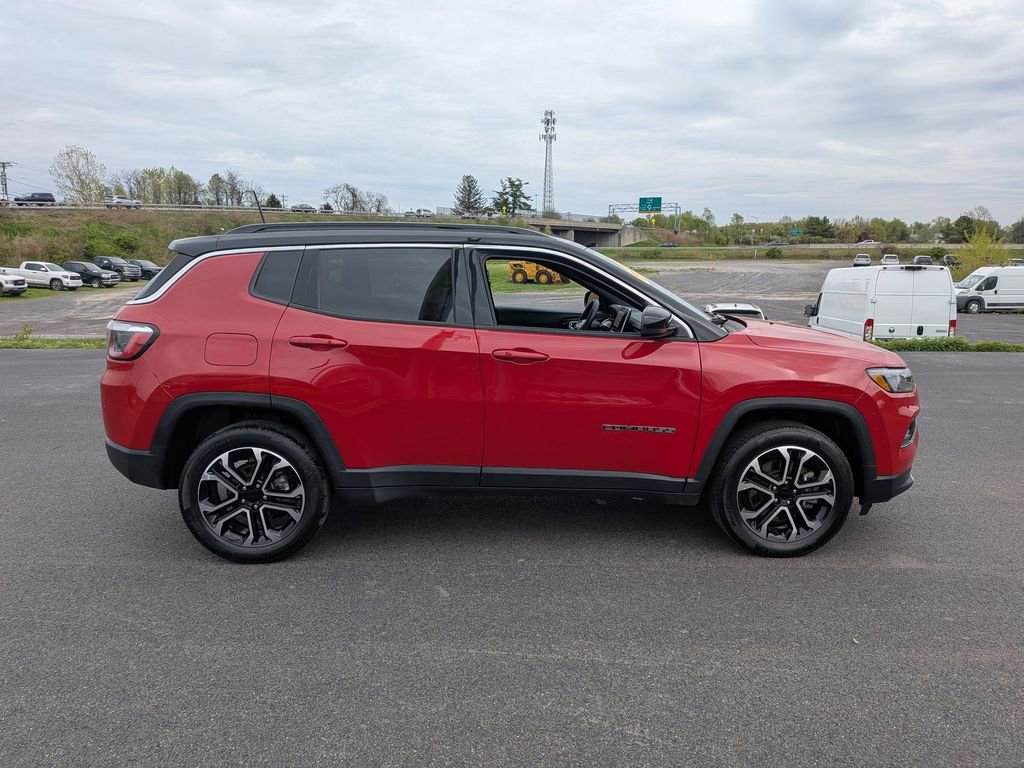 Used 2023 Jeep Compass Limited AWD/4WD image 2