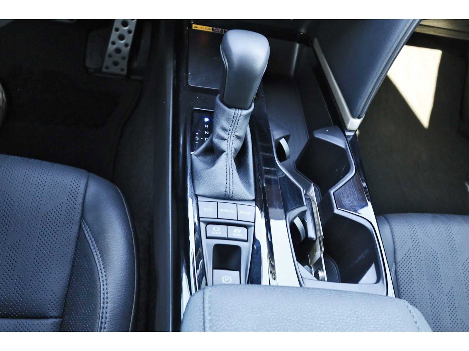 Used 2025 Toyota Camry XSE image 25