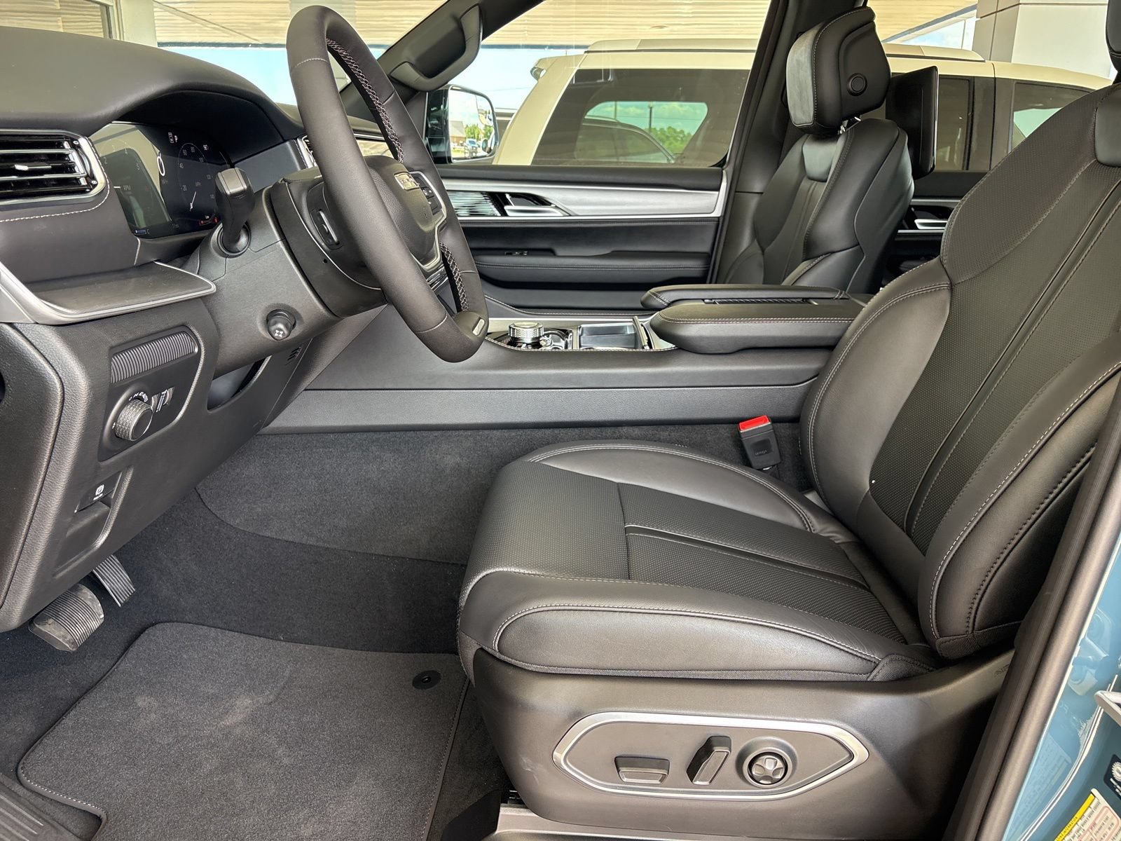 New 2026 Jeep Grand Wagoneer Limited AWD/4WD image 18
