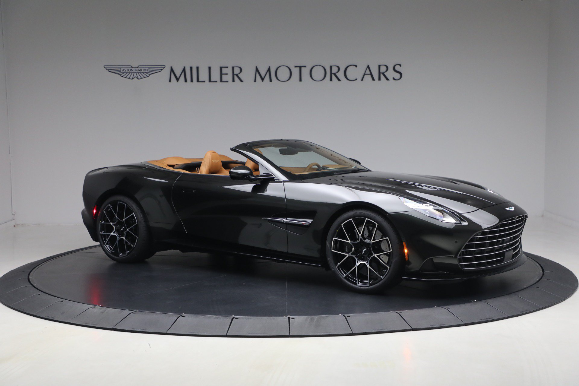 New 2026 Aston Martin Vanquish Convertible RWD image 10