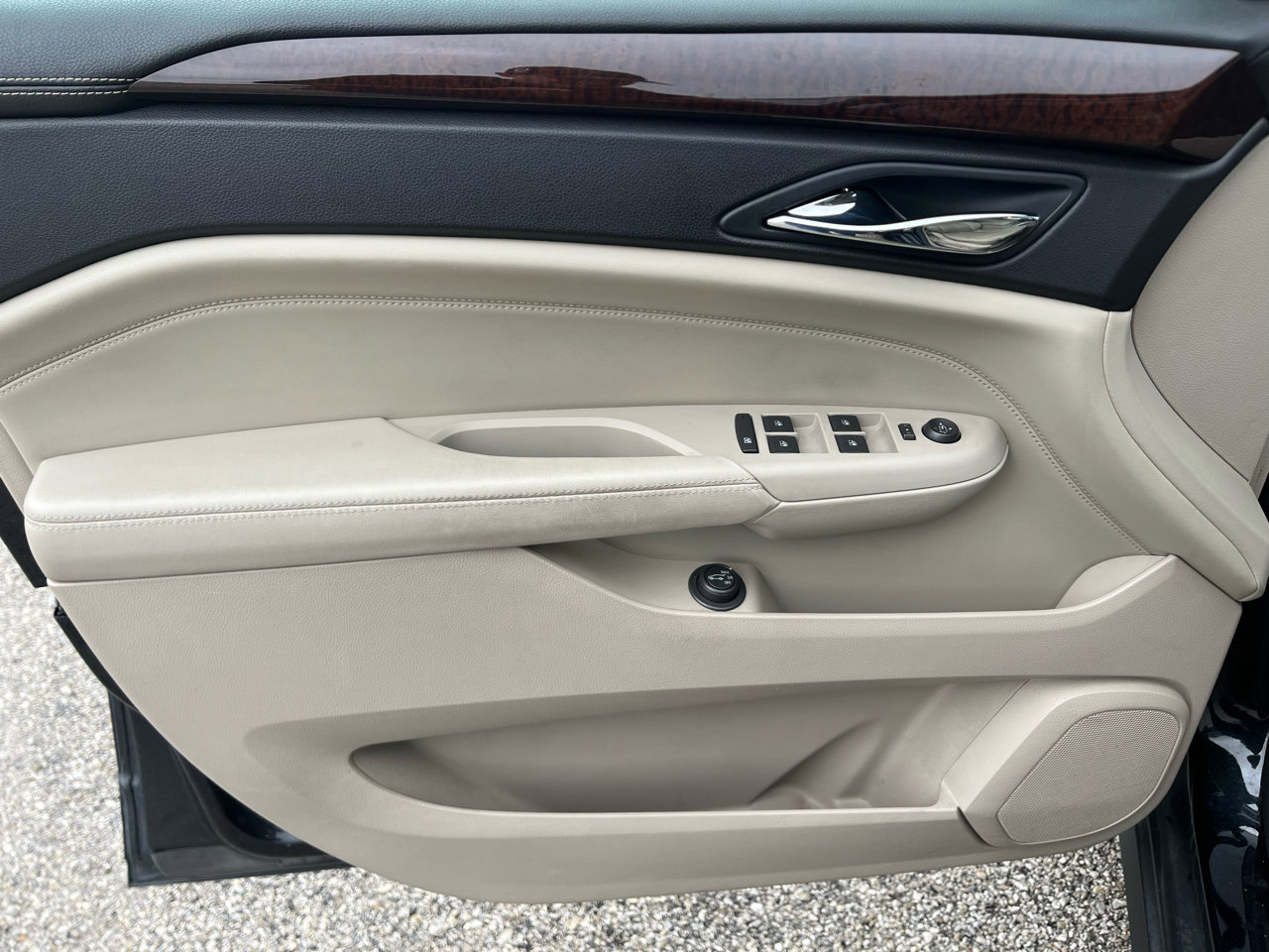 Used 2011 Cadillac SRX Luxury image 22