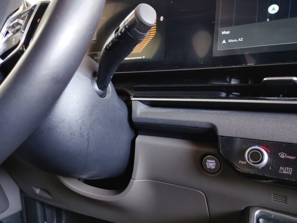 Used 2025 Kia Carnival EX FWD image 31