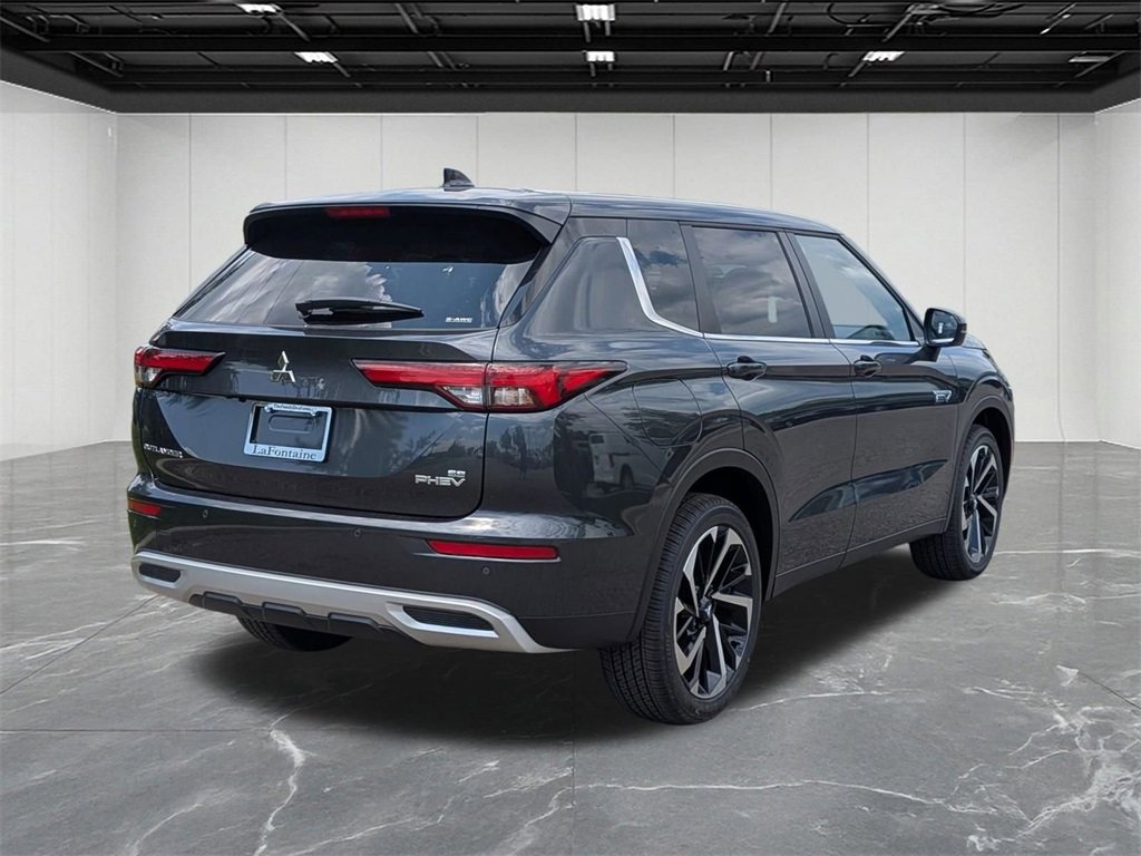 New 2025 Mitsubishi Outlander SE image 3