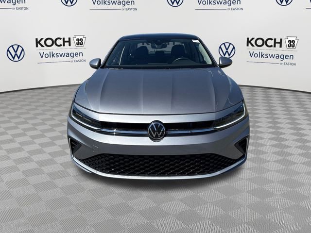 Used 2025 Volkswagen Jetta SE image 2