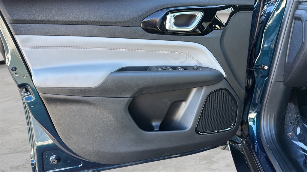 New 2026 Jeep Compass Limited image 24