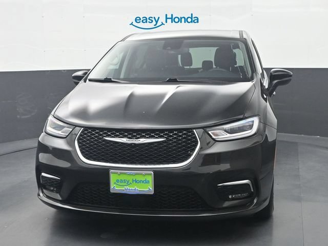 Used 2023 Chrysler Pacifica Touring-L FWD image 3