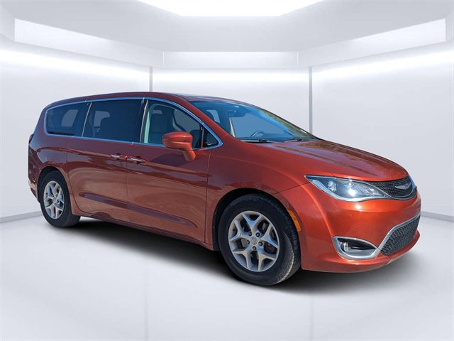 Used 2018 Chrysler Pacifica Touring Plus w/ Tire & Wheel Group image 2
