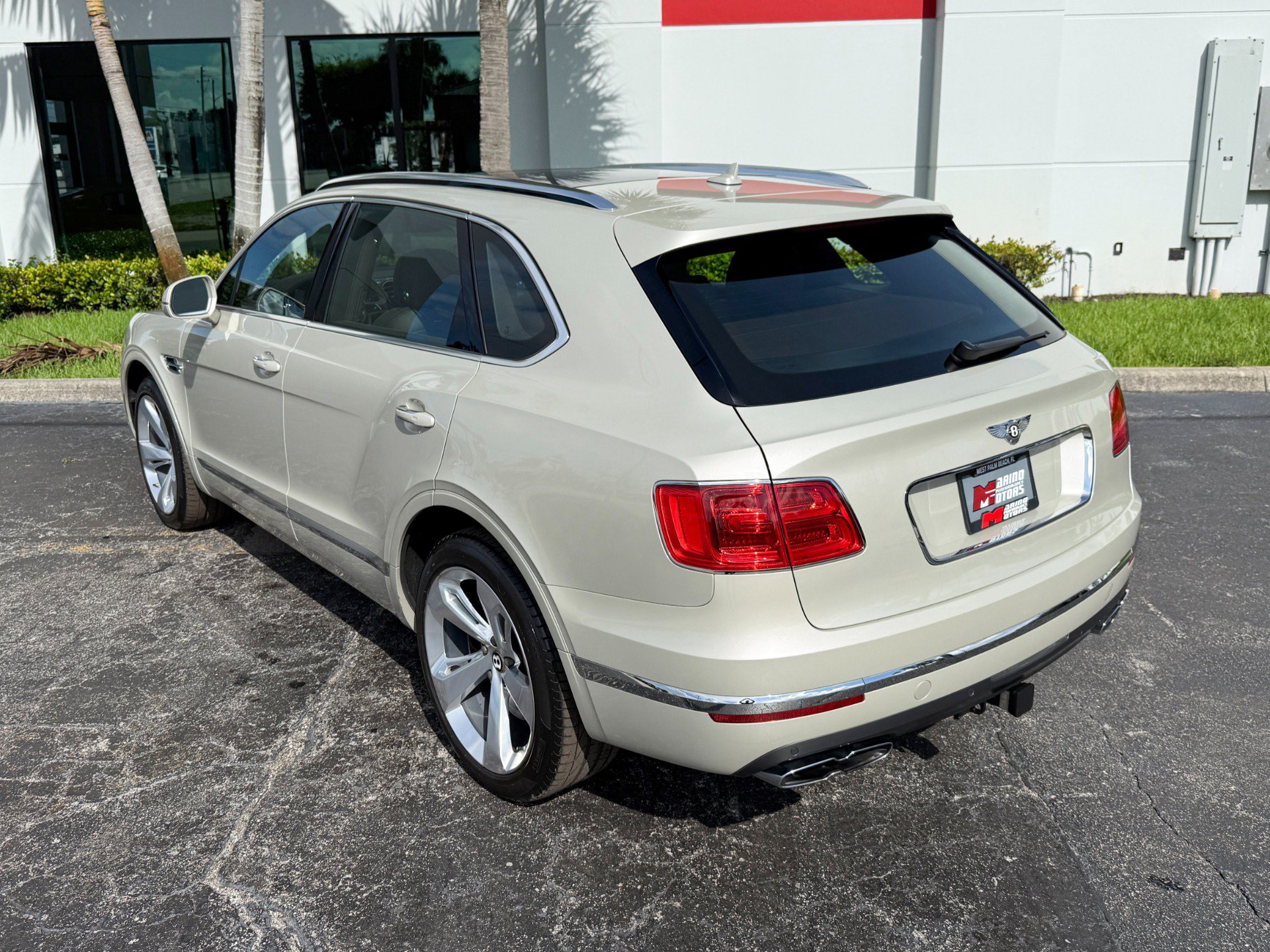 Used 2019 Bentley Bentayga AWD/4WD image 15