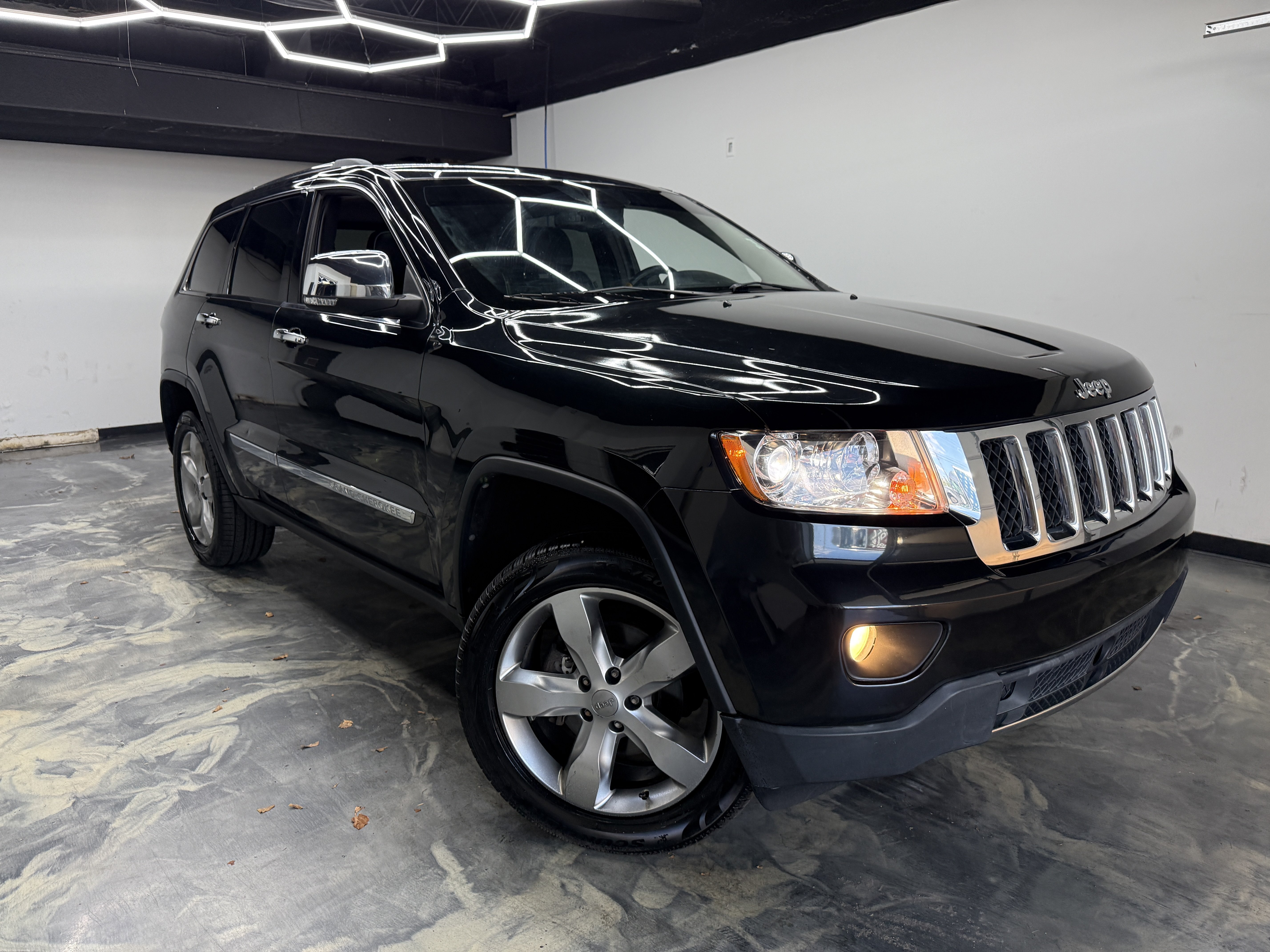 Used 2012 Jeep Grand Cherokee Overland AWD/4WD image 6
