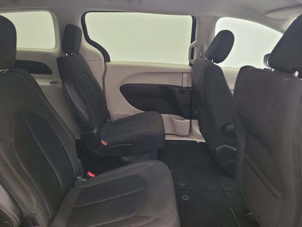 Used 2017 Chrysler Pacifica LX w/ Tire & Wheel Group FWD image 19