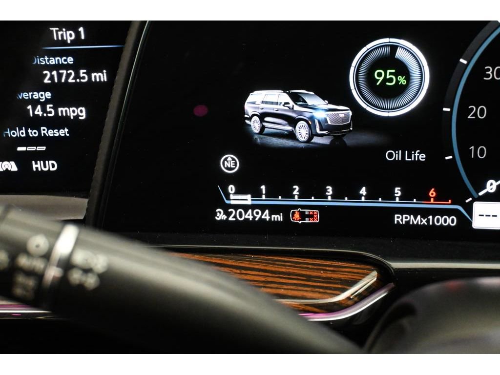 Used 2021 Cadillac Escalade Premium Luxury AWD/4WD image 43