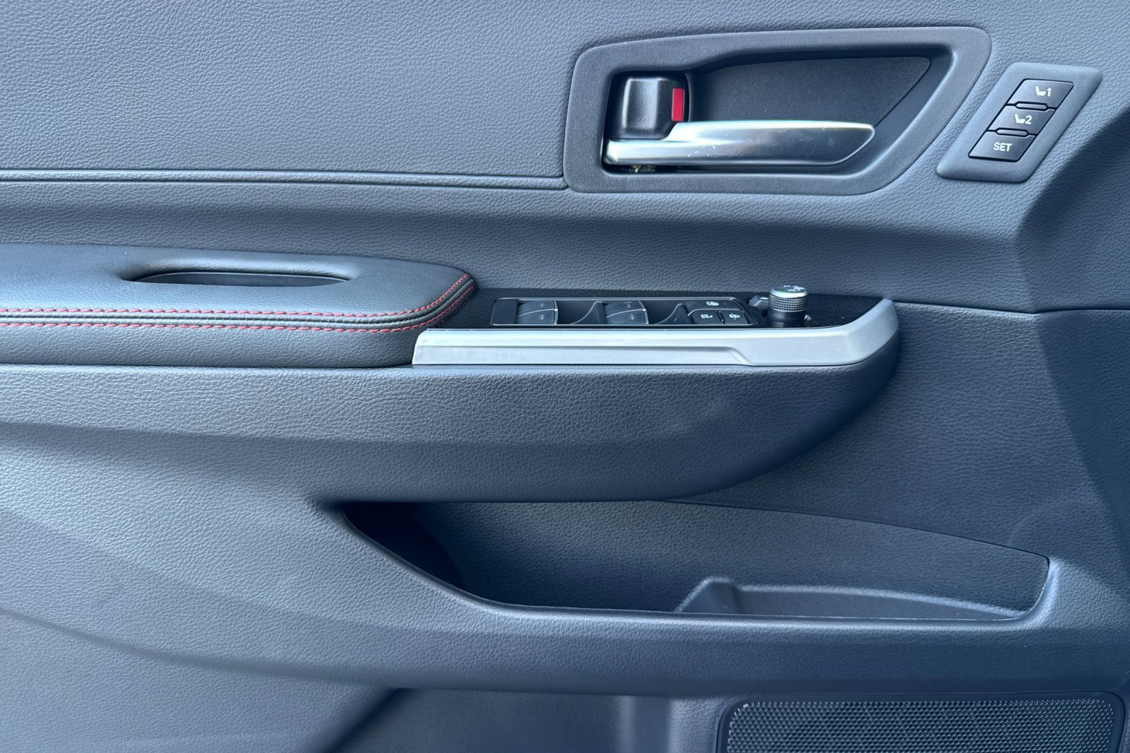 Certified 2025 Toyota Sienna XSE image 14