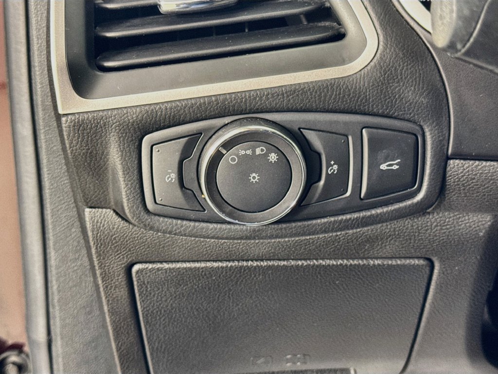 Used 2018 Ford Edge SEL w/ Equipment Group 201A FWD image 10