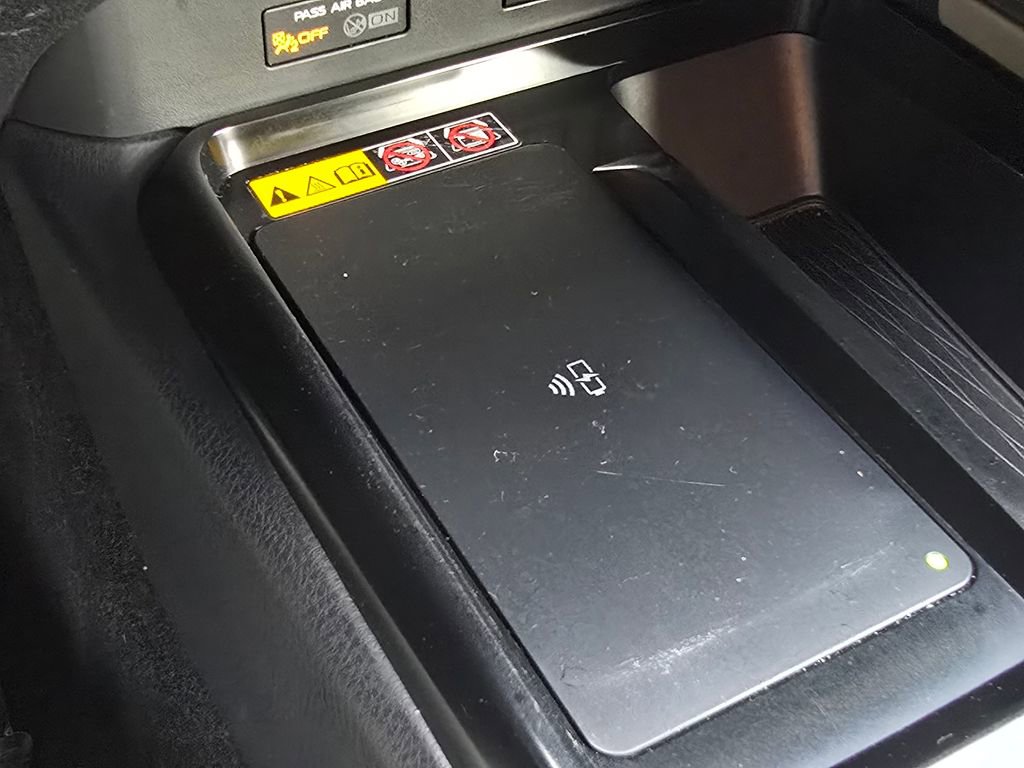 Used 2025 Toyota Camry SE w/ Convenience Package image 17