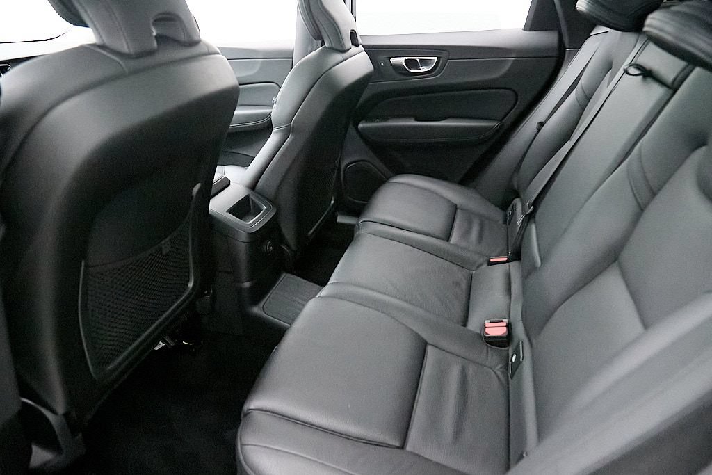 Certified 2025 Volvo XC60 T8 Plus w/ Protection Package Premier AWD/4WD image 21