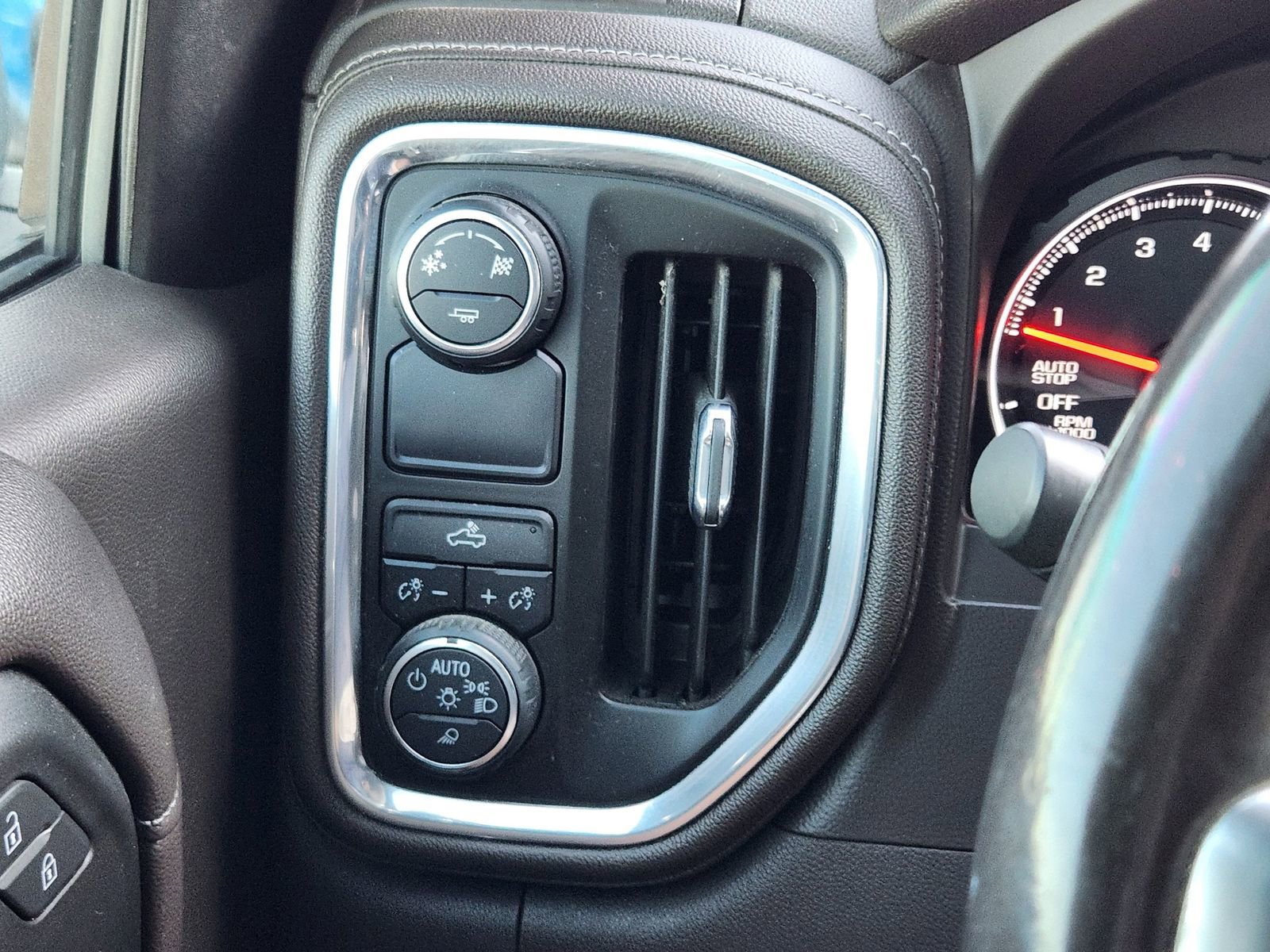 Used 2019 Chevrolet Silverado 1500 LT w/ Texas Edition image 25