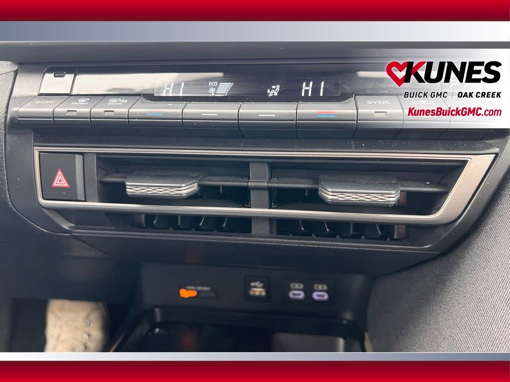 Used 2025 Toyota Camry SE image 15