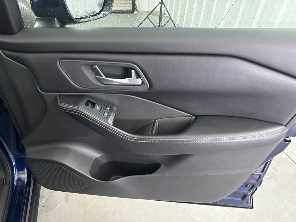 Used 2024 Nissan Rogue SV AWD/4WD image 20