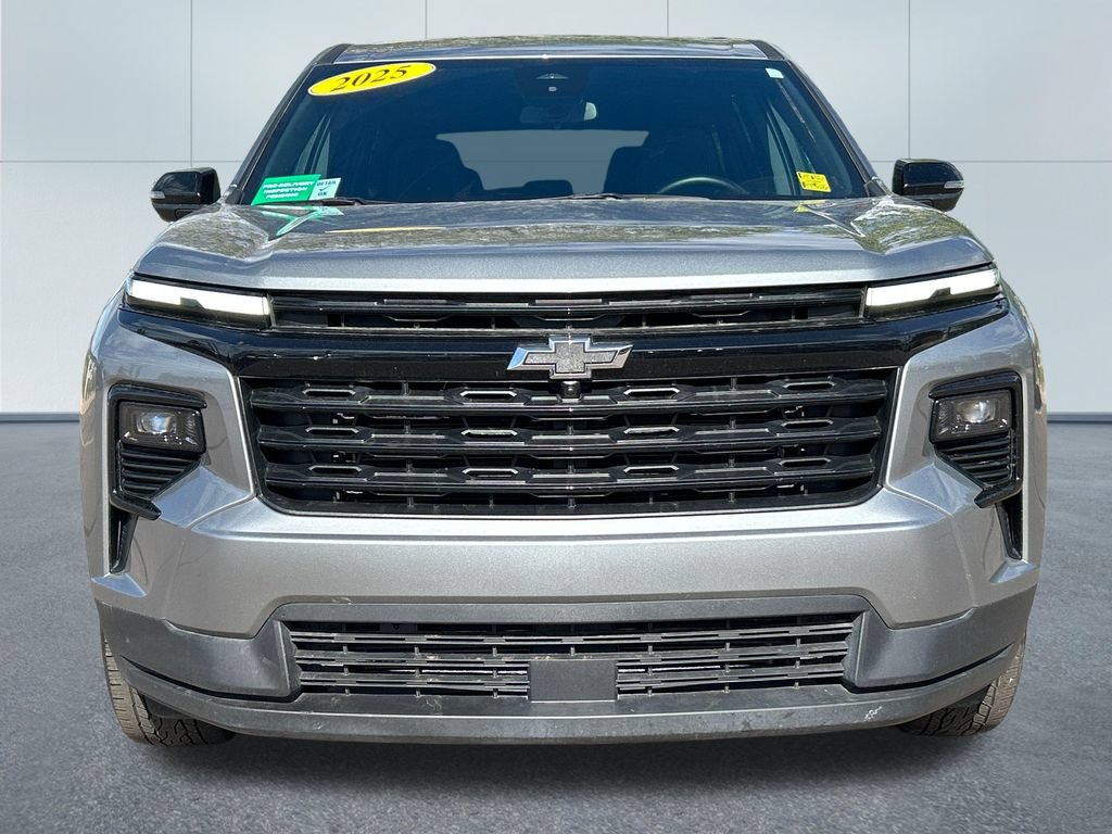 Used 2025 Chevrolet Traverse LT w/ Midnight/Sport Edition AWD/4WD image 3
