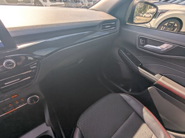 Used 2025 Ford Escape ST-Line AWD/4WD image 17