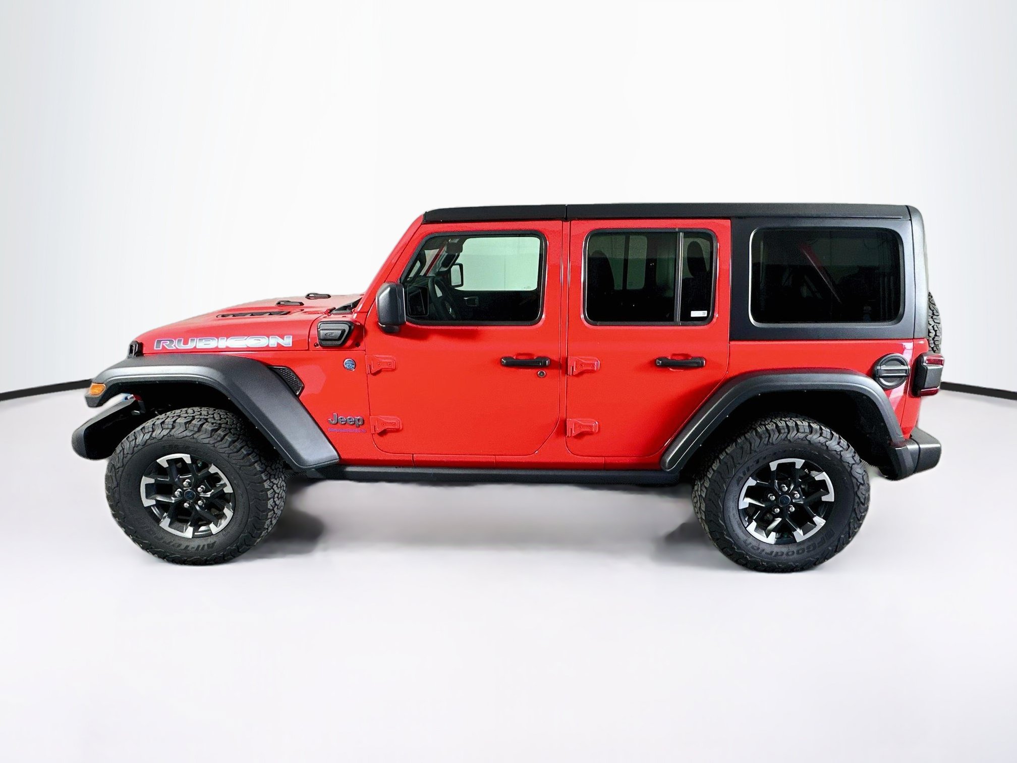 Used 2025 Jeep Wrangler Unlimited Rubicon 4xe w/ Convenience Group AWD/4WD image 4