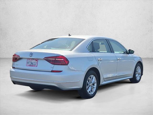 Used 2017 Volkswagen Passat 1.8T S FWD image 5