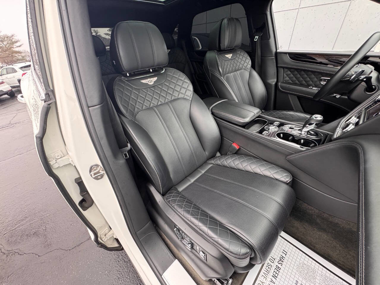 Used 2018 Bentley Bentayga Activity image 30