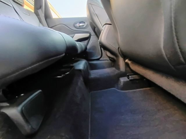 Used 2018 Jeep Cherokee Limited image 51